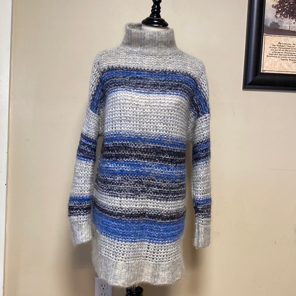 BCBGMaxAzria Dresses & Skirts - BCBG Maxazria Knit Dress
